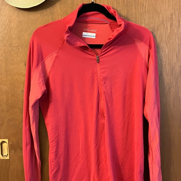 Columbia Tops - Columbia Scarlet Omni-Wick Top
